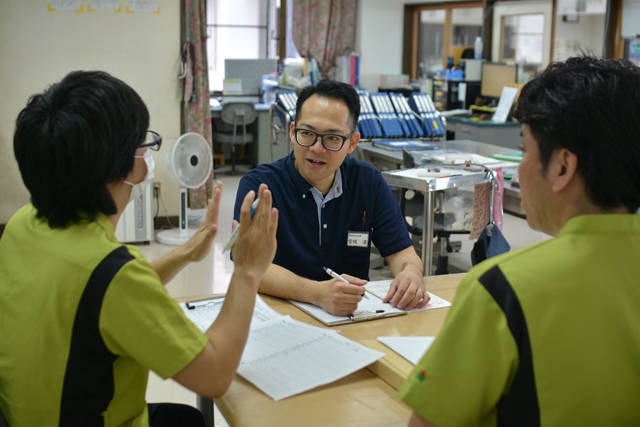 8:30 夜勤者からの申し送り