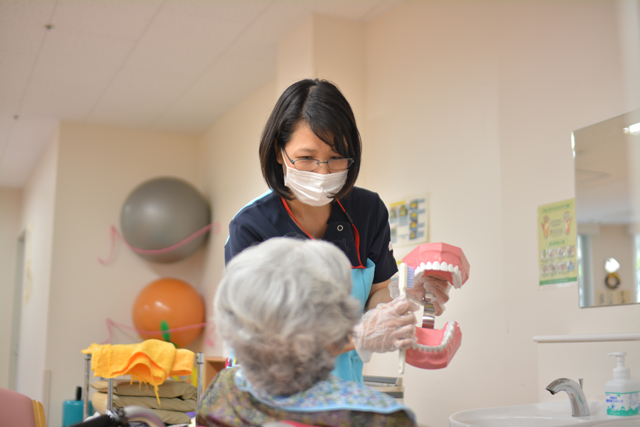 10:00 利用者様への口腔ケア指導