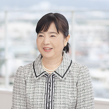 沖縄看護専門学校 学校長 金城 美智子